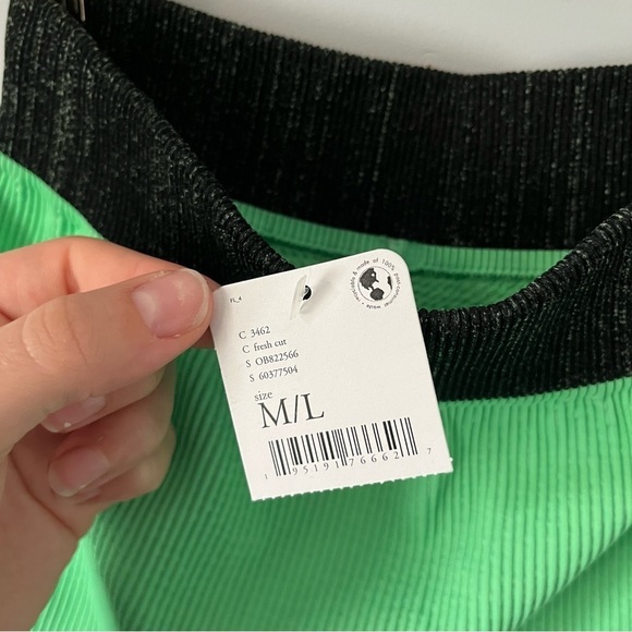 FP Movement By Free People Prajna Fresh Cut Green Ribbed Yoga Shorts Sz M/L NWT - Picture 10 of 16